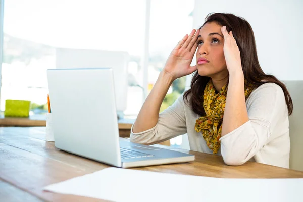 Young girl uses his computer — Stock Photo, Image