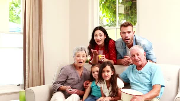 Boldog család ünnepli győzelmét — Stock videók