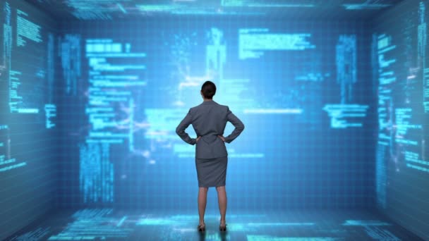 Codificación de mujer de negocios en la interfaz tecnológica — Vídeo de stock