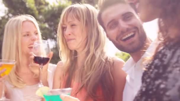 Friends having a drink by the pool — Stock Video