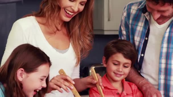 Happy family preparing salad together — Stock Video