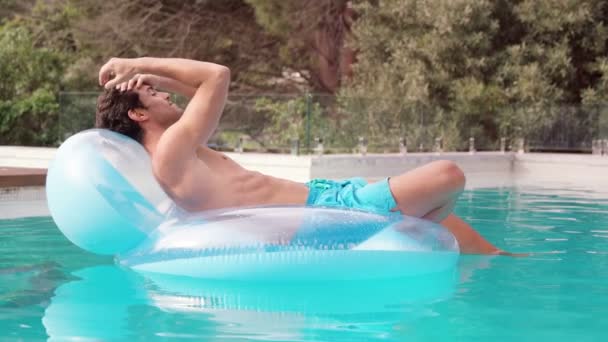 Man relaxing in a lilo — Stock Video