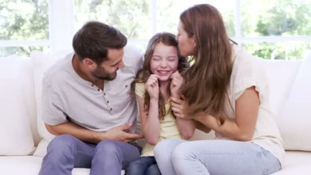 娘と遊ぶ親 — ストック動画
