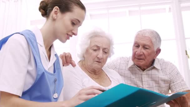 Senior couple talking to nurse — Stock Video