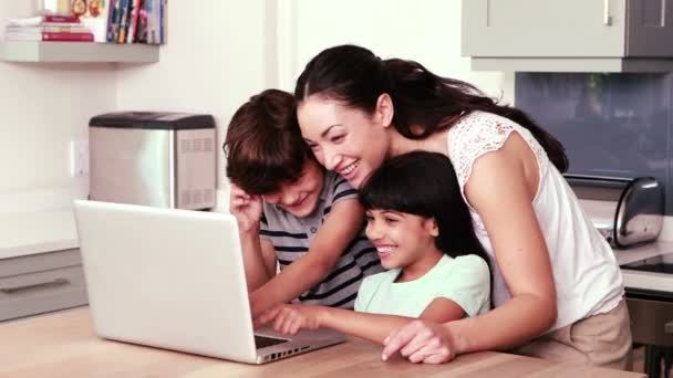Mother and her children using laptop — Stock Video