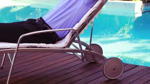 Handsome man resting on deck chair — Stock Video