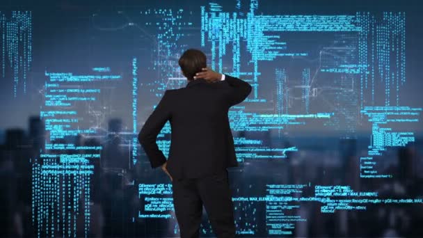 Codificação de empresário na interface de tecnologia — Vídeo de Stock