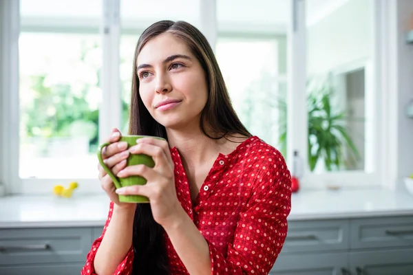 Día soñando morena celebración taza — Foto de Stock