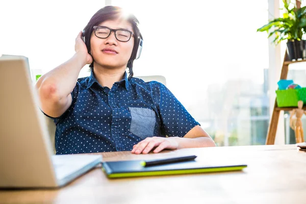 Asian businessman listening to music — Stock Photo, Image