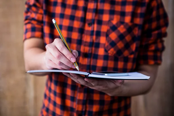 Hipster tomando notas en cuadernos — Foto de Stock