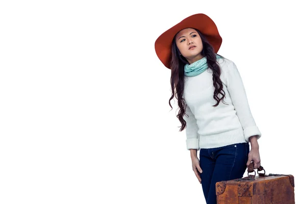 Ασιατικές γυναίκα με καπέλο κρατώντας αποσκευών — Φωτογραφία Αρχείου