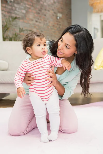 Mother with baby learning to walk — 图库照片