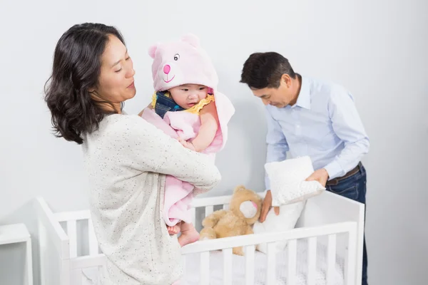 Família feliz com bebê — Fotografia de Stock