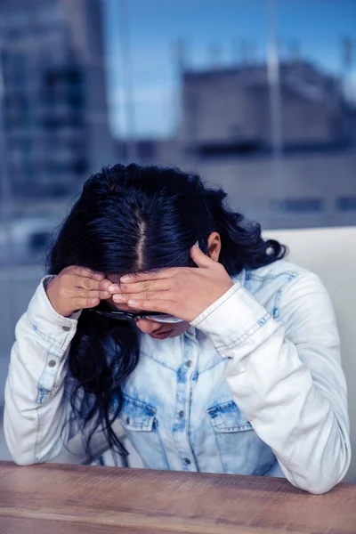 Onrustige Aziatische vrouw — Stockfoto