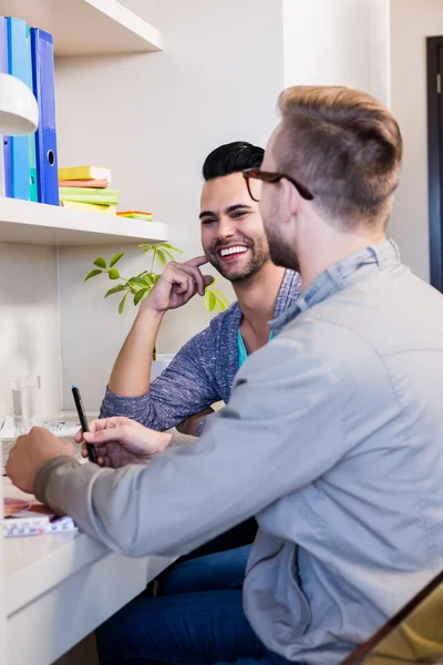 Happy gay couple discussing — Stock Photo, Image