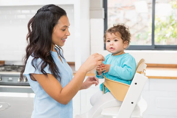 Happy brunette feeding her baby — Stock Photo, Image