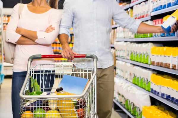 Couple doing shopping together — Stock Photo, Image