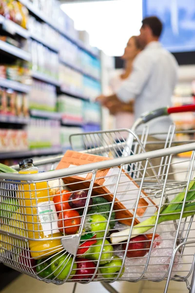 Filled shopping cart — Stock Photo, Image