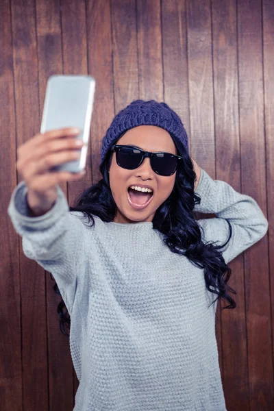 Asiática mulher tomando selfie — Fotografia de Stock