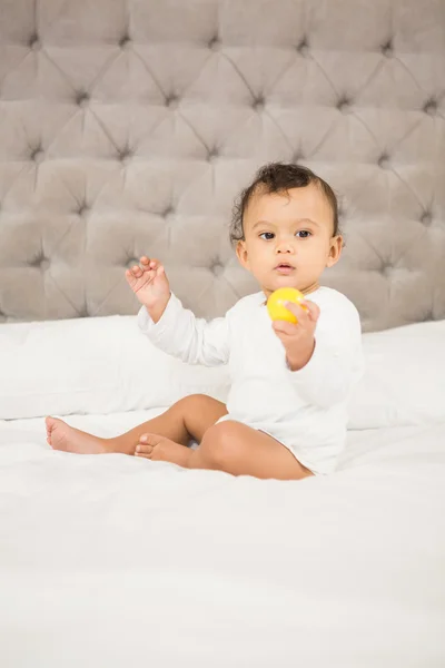 Cute baby playing with ball — Stock Photo, Image