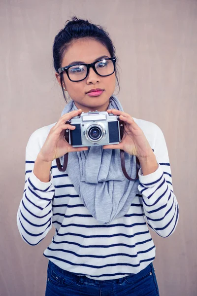 Attractive Asian woman holding camera — Stock Photo, Image