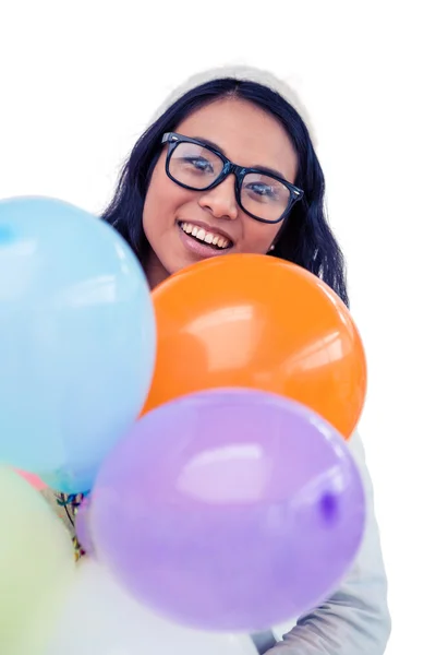 Mujer asiática sosteniendo globos coloridos — Foto de Stock