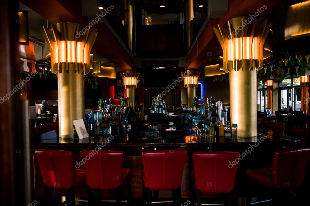 moderne bar Interieur — Stockfoto © Wavebreakmedia #98061858 moderne bar Interieur — Stockfoto © Wavebreakmedia #98061858