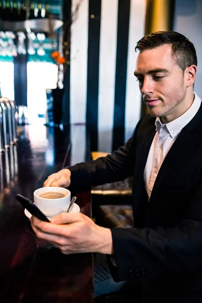 コーヒーを飲んでいる実業家 — ストック写真