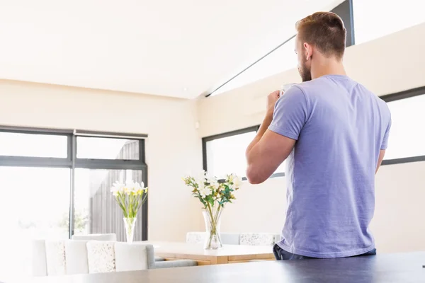 Handsome man drinking coffee — Stock Photo, Image