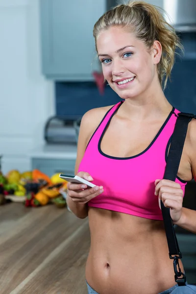 Fit girl texting — Stock Photo, Image