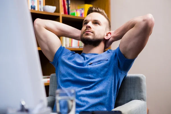 Thoughtful man at desk — Stock Photo, Image