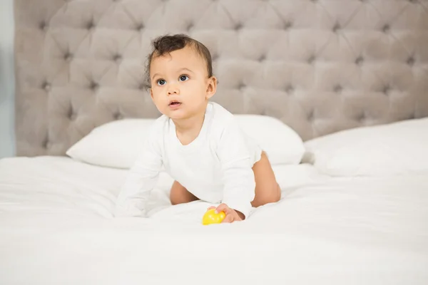 Cute baby playing with ball — Stock Photo, Image