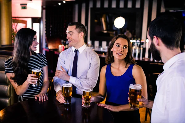 Friends talking and having beer — Stock Photo, Image