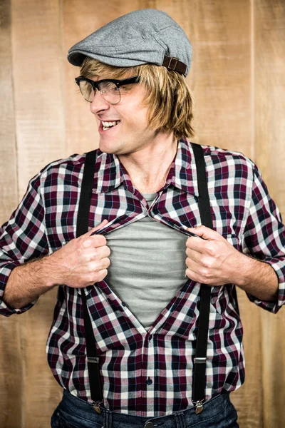 Grappige Blonde hipster opstijgen shirt — Stockfoto