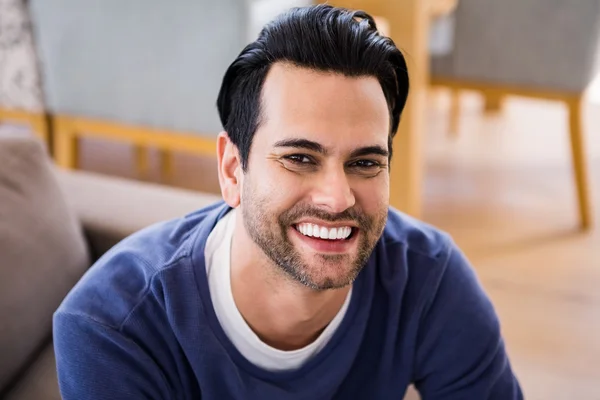 Handsome man looking at camera — Stock Photo, Image