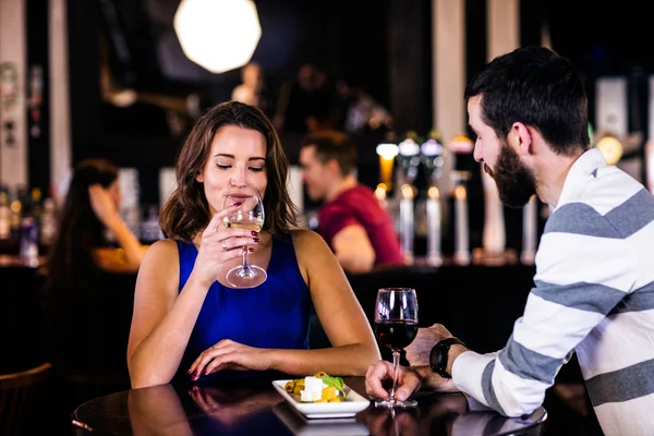 Couple having drink — Stock Photo, Image