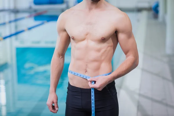 Fit man measuring his waist — Stock Photo, Image