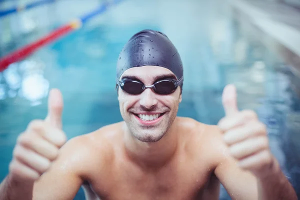 Bonito homem com polegares para cima — Fotografia de Stock