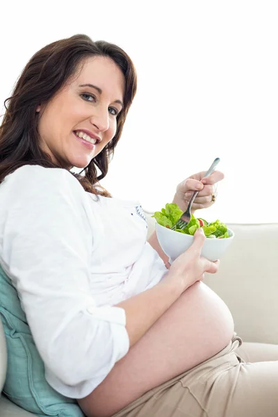 Pregnant woman eating salad — Stock Photo, Image