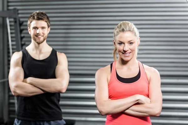 Couple adapté avec bras croisé — Photo