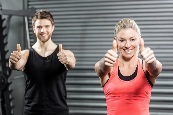 Fit couple with thumbs up — Stock Photo, Image