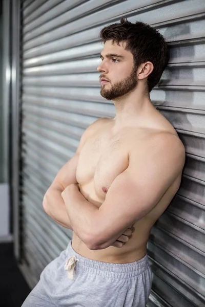 Shirtless fit man poseren — Stockfoto