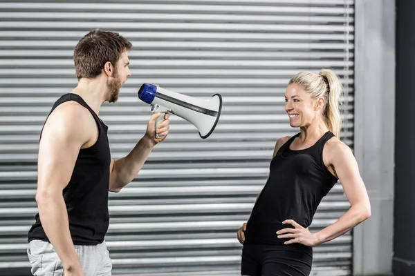 Entrenador gritando a través del megáfono —  Fotos de Stock