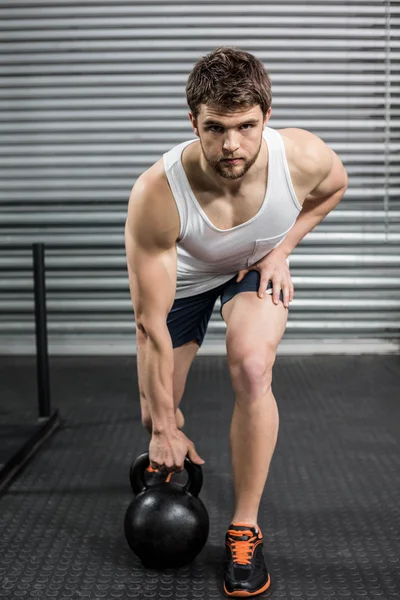 Fit man lifting dumbbells — Stock Photo, Image