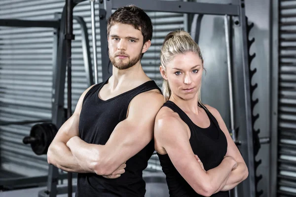 Couple adapté avec bras croisé — Photo