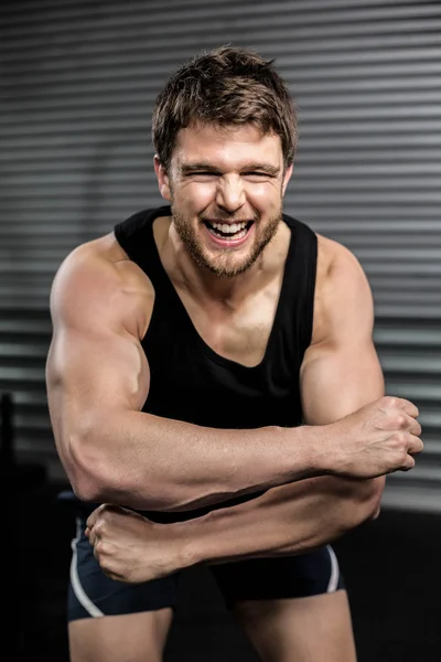 Smiling fit man screaming — Stock Photo, Image