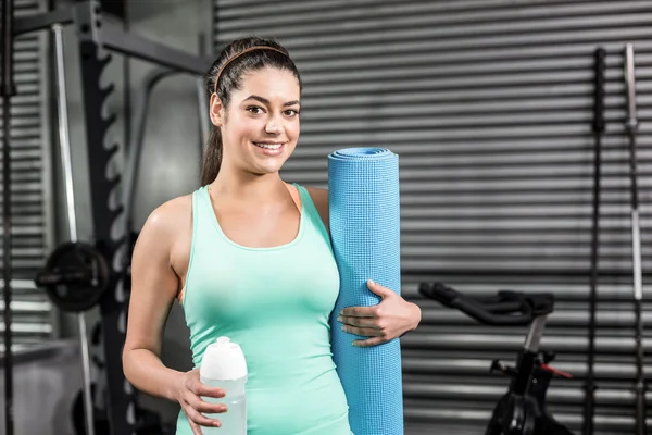 Sportieve vrouw die lacht naar camera — Stockfoto