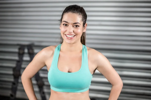 Retrato de mulher em forma de sorriso — Fotografia de Stock