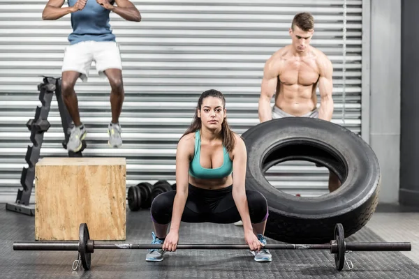 Fit mensen samen oefenen — Stockfoto