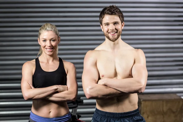 Crossfit couple smilling at the camera — Stock Photo, Image